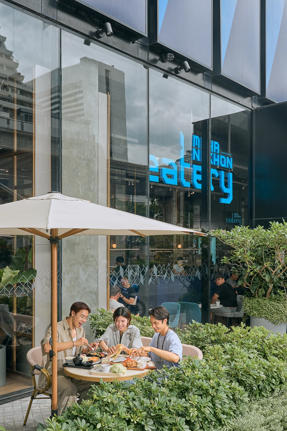 Outdoor Dining at Mahanakhon Eatery