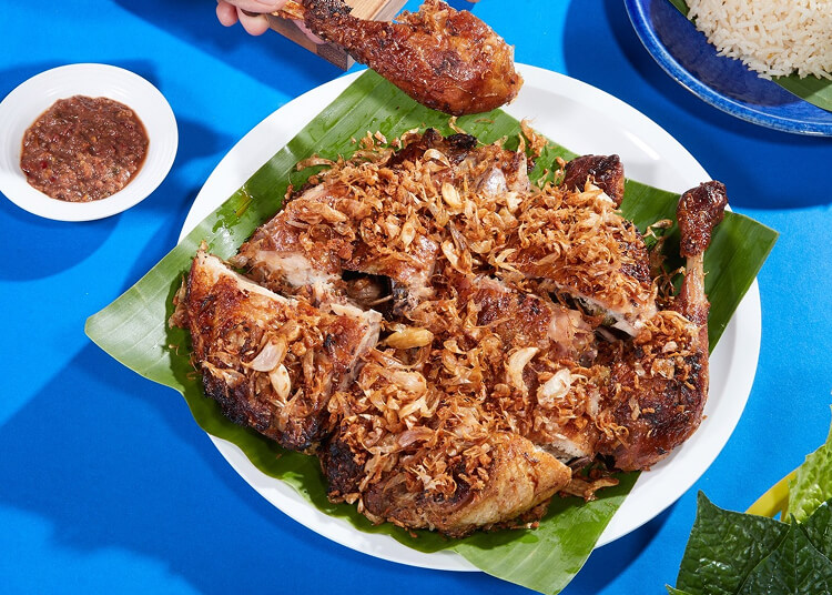 Crispy Fried Garlic Chicken Dish